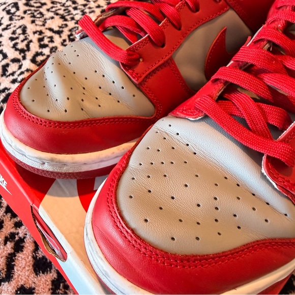 Nike UNLV Dunks - Picture 3 of 6